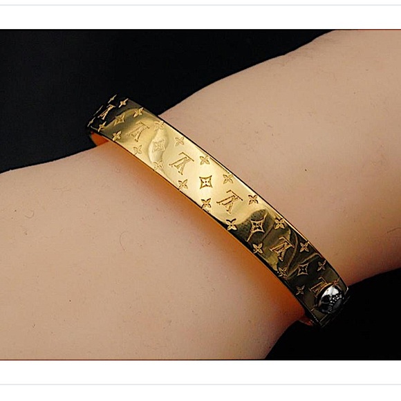 Gold Clover Bangle Bracelet - Picture 5 of 6